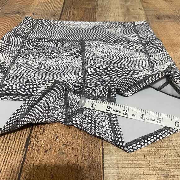 Lululemon In Movement Short *Everlux 2.5"
Swerve Vapor Metal Grey - Picture 3 of 14